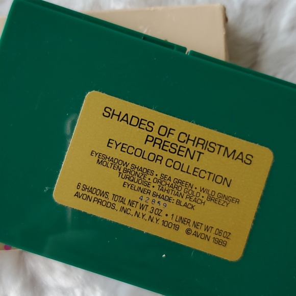 SHADES OF CHRISTMAS PRESENT Eyecolor Collection VINTAGE eyeshadow AVON 1989 NIB - Picture 3 of 9